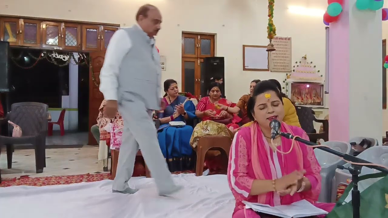 Jari ki pagri bandhe , Sunder aankho wala, kitna sunder Lage bihari...... Radhe Radhe
