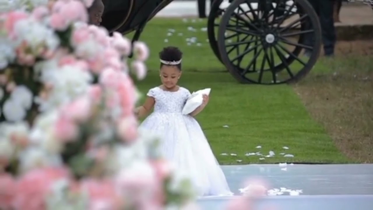 THIS CUTE FLOWER GIRL’S PARENTS GET MARRIED IN THE MOST BEAUTIFUL CEREMONY LIBERIA HAS SEEN 💫