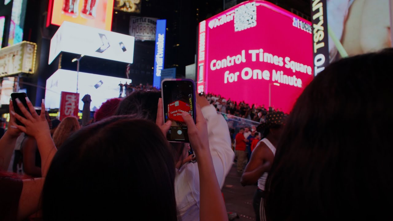 The world’s very first 3D realtime billboard in NY Times Square by ‘Adler’