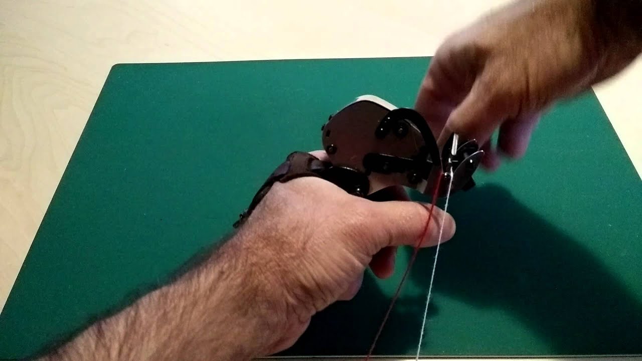 Boyce Weavers Knotter, ties yarn together