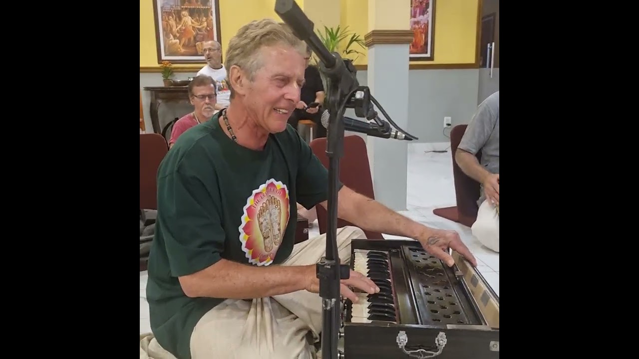 Bhajan com Madhu Pandit no Templo Hare Krishna do Itanhangá 