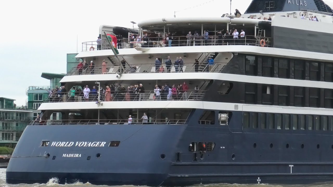 WORLD VOYAGER arrives in LONDON