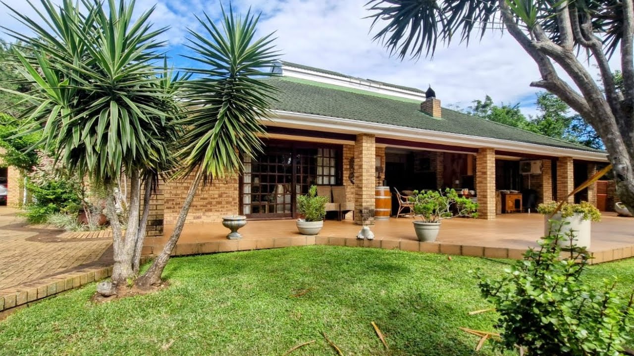 Beautiful, Spacious Family Home in Marina Beach  R2 800 000,00