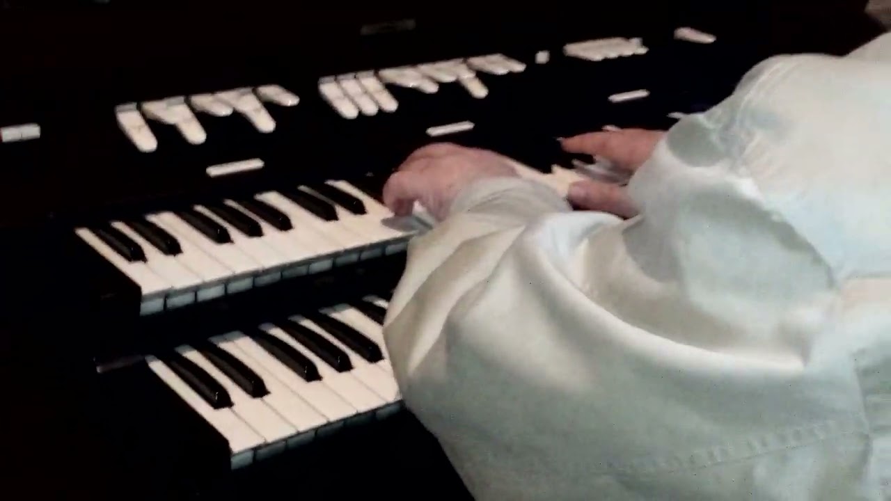 PAPA RONCALLİ KİLİSESİ VE KLAVSEN