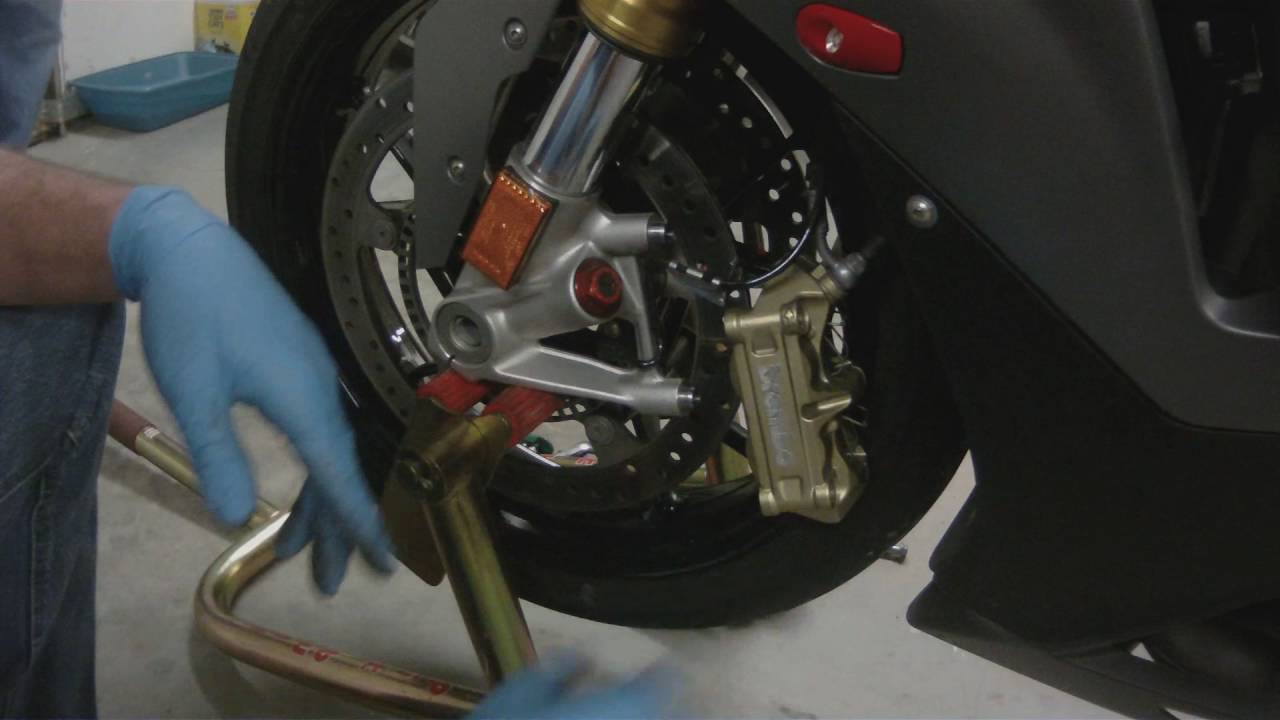 Снятие переднего колеса BMW S1000RR