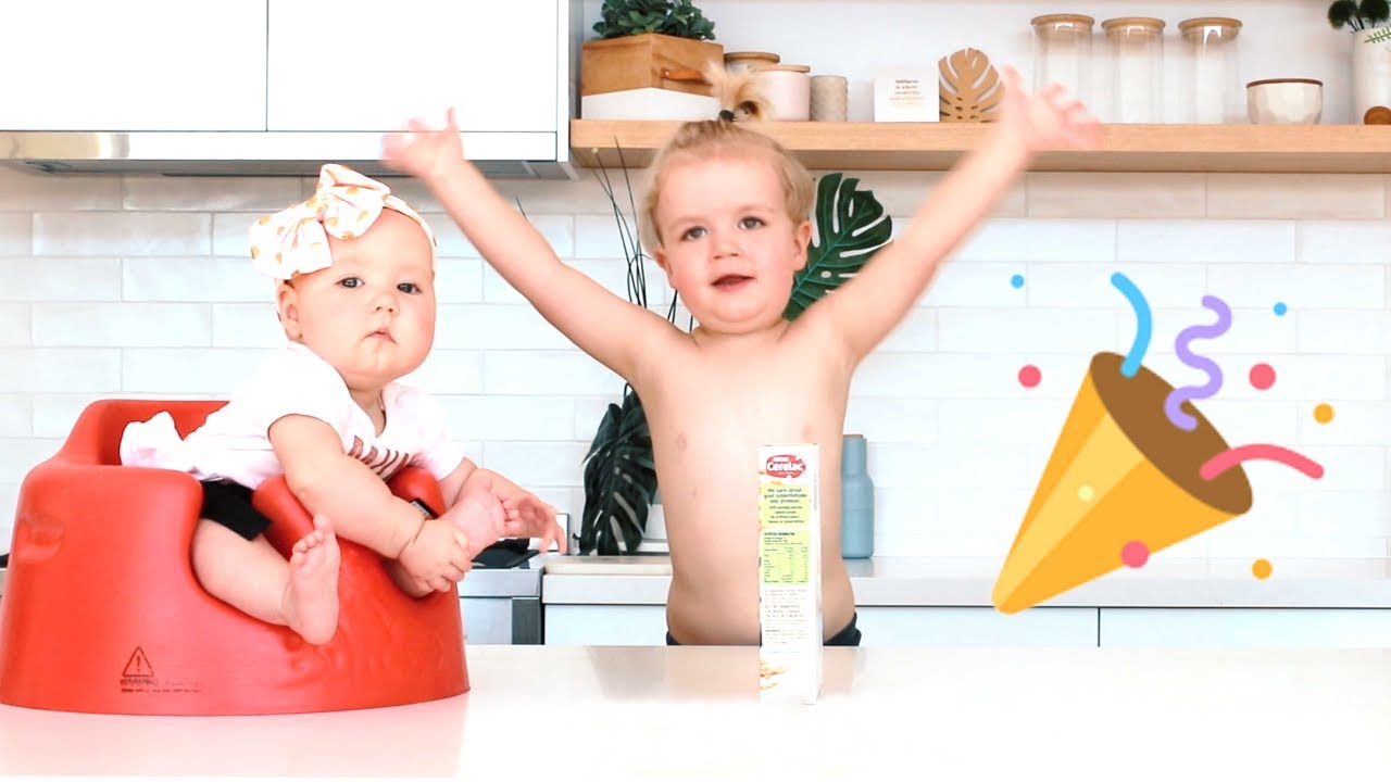 2 YEAR OLD MAKES BREAKFAST FOR BABY SISTER!! 🍼👶🏼🍳