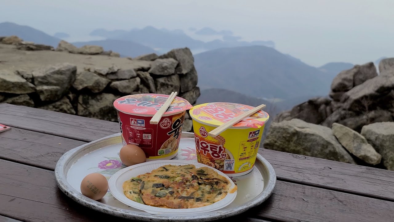 국내 최고 뷰 맛집 !? 남해 핫플 금산산장  | Best ramen with the amazing view - korean street food