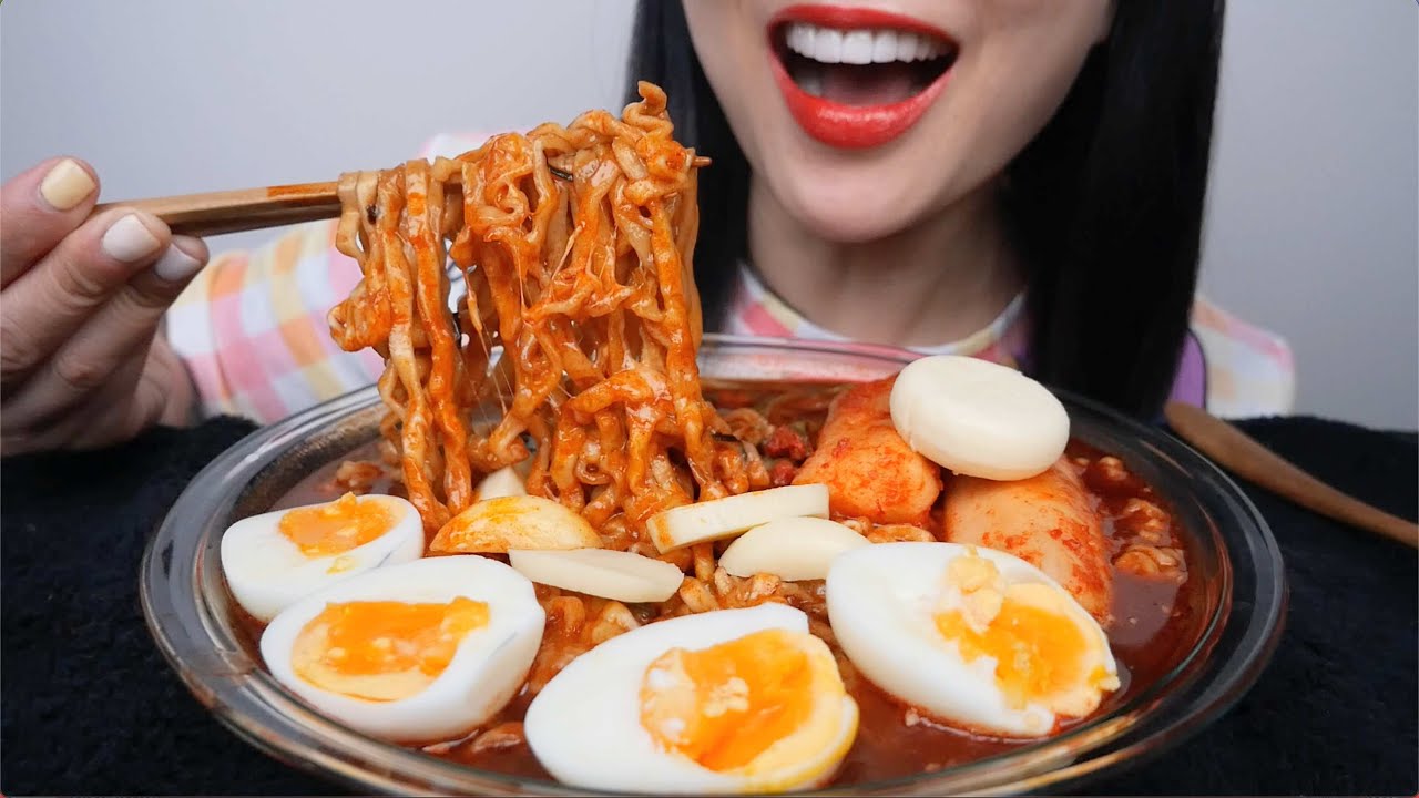 ASMR SPICY NOODLES (EATING SOUNDS) NO TALKING | SAS-ASMR