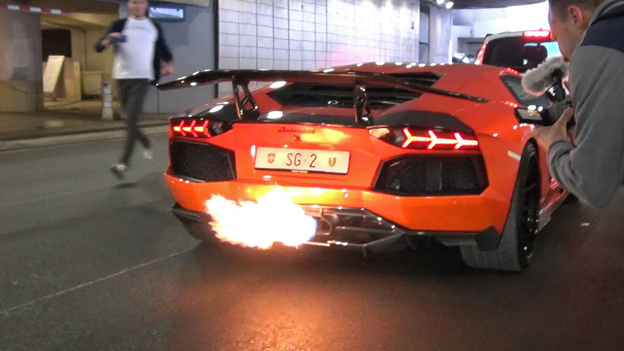LAMBORGHINI AVENTADOR TOO LOUD FOR POLICE!