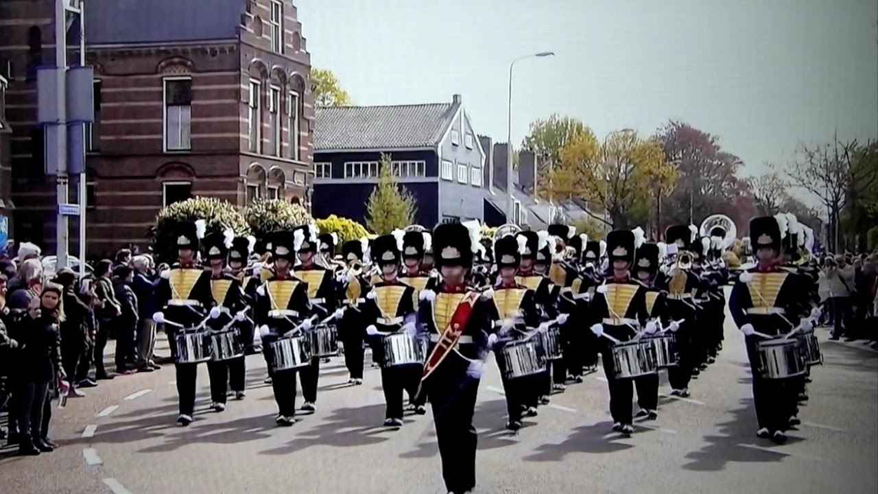 Adest Musica Sassenheim - Bloemencorso 2017 (2)