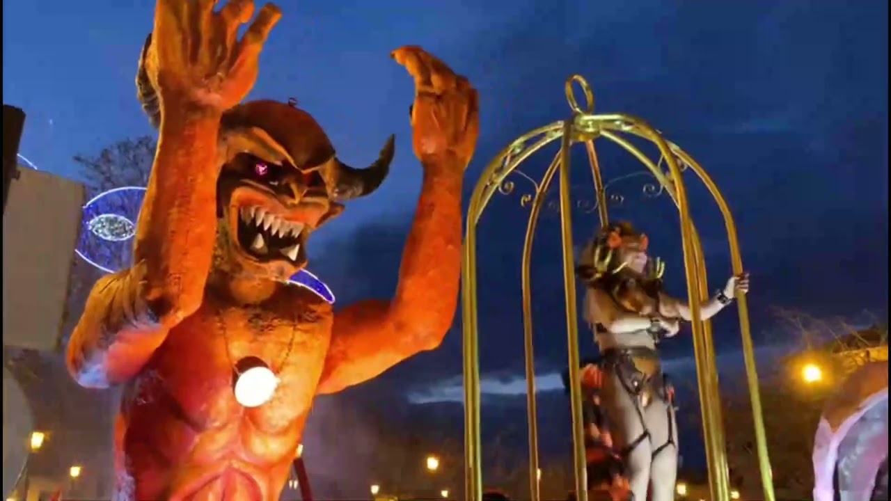 Explosión de alegría y de color en el primer desfile de Carnaval de Mota de Cuervo