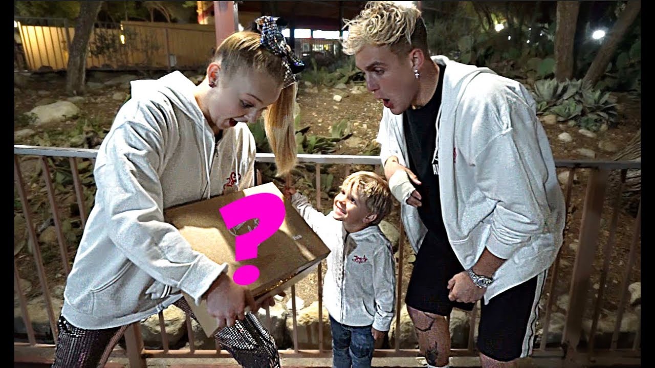 Jake Paul and Tydus SURPRISE JoJo Siwa with a SPECIAL PRESENT!!