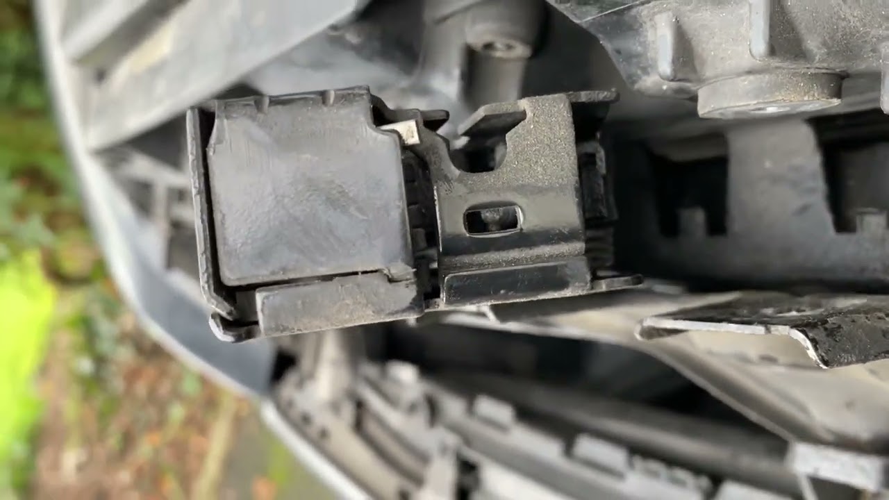 VW Golf MK7 Bonnet Wont Close Properly