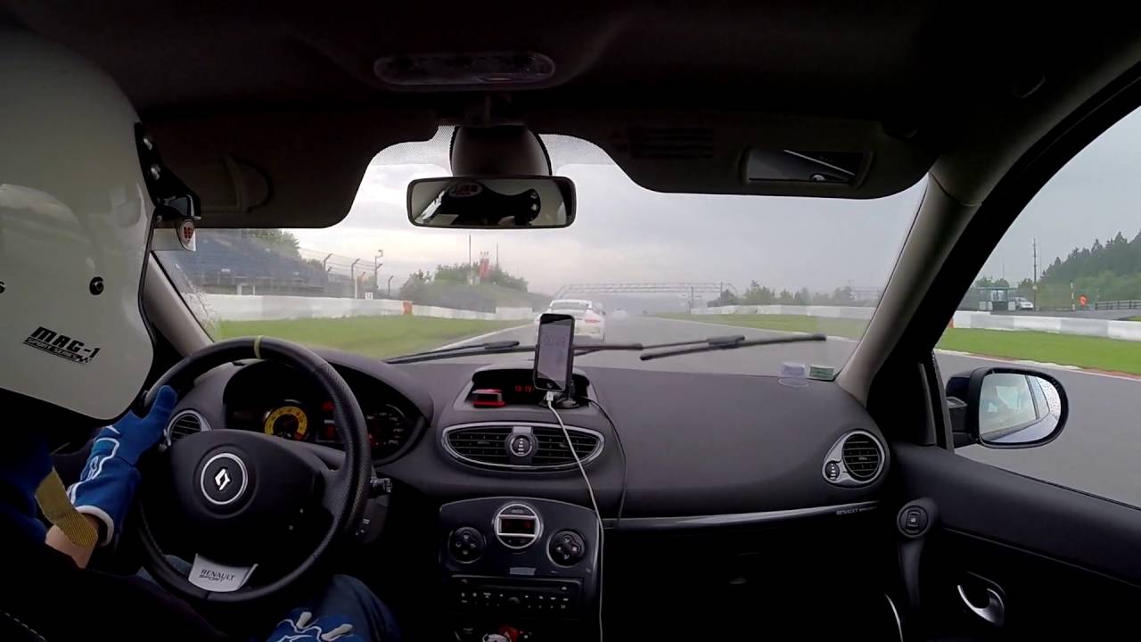 Clio 3 RS 2 Cup vs 911 GT 3 on a wet Nürburgring GP Track