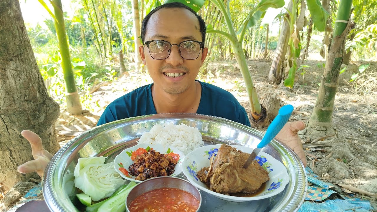 ဝက်သားပြုတ်#ပဲခူးငါးချဥ်‌ေကြာ်#ကိုမှန်ကြီး #စားချင်တာစားမယ် #food 