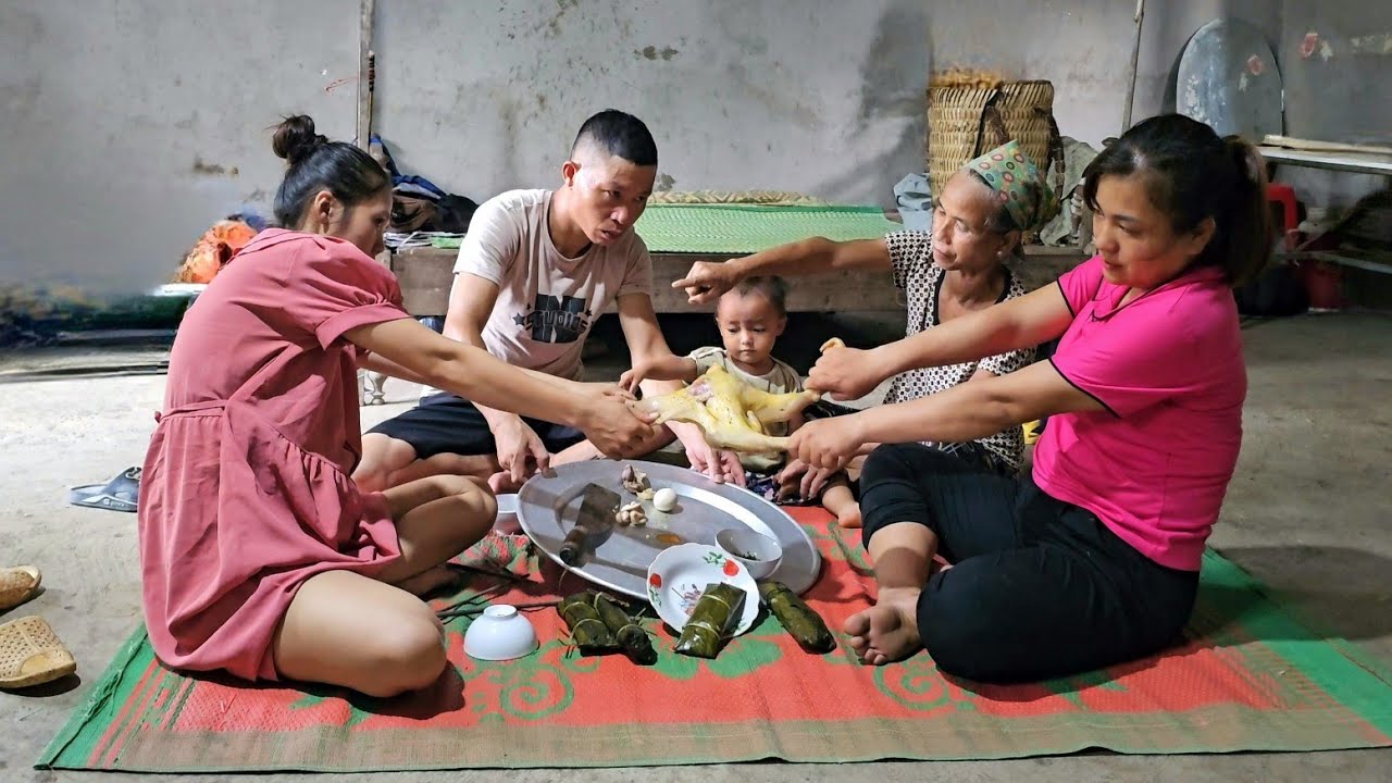 Chuong and his pregnant lover went to his mother's house to fight and steal things.