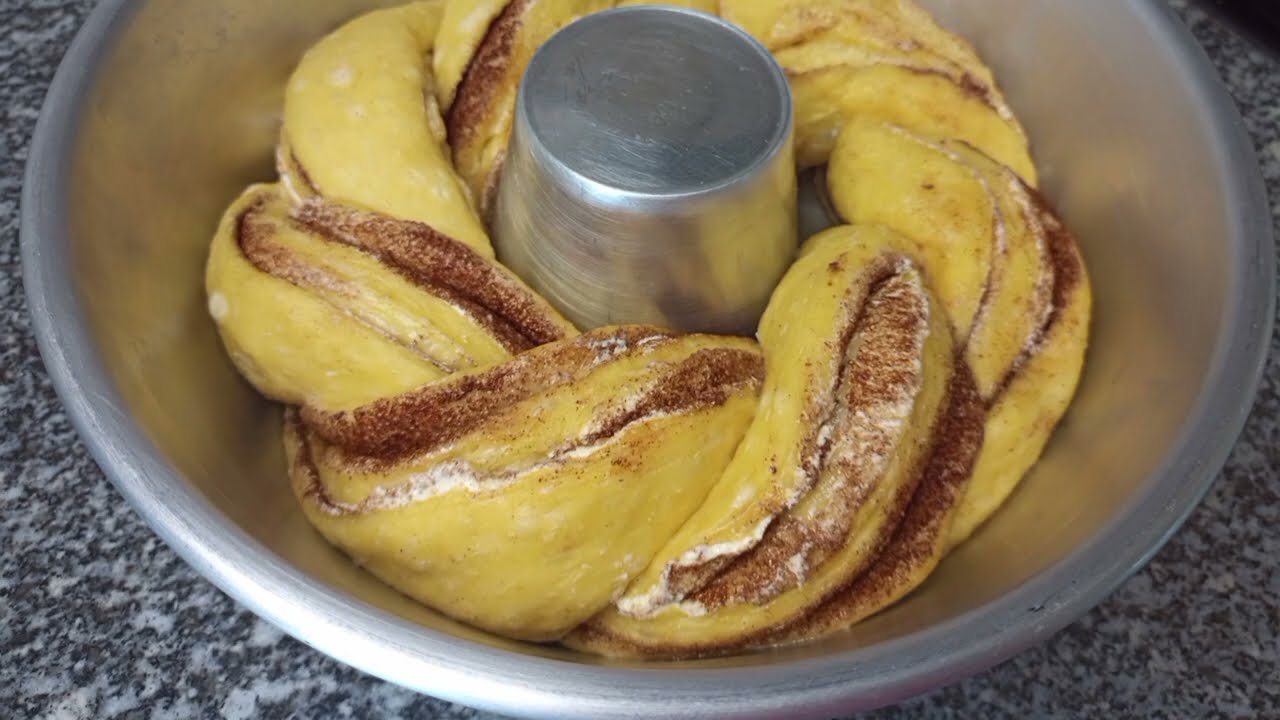 Rosca de Canela / Portuguese Easter Cinnamon Roll @addflavorbyanaserrao