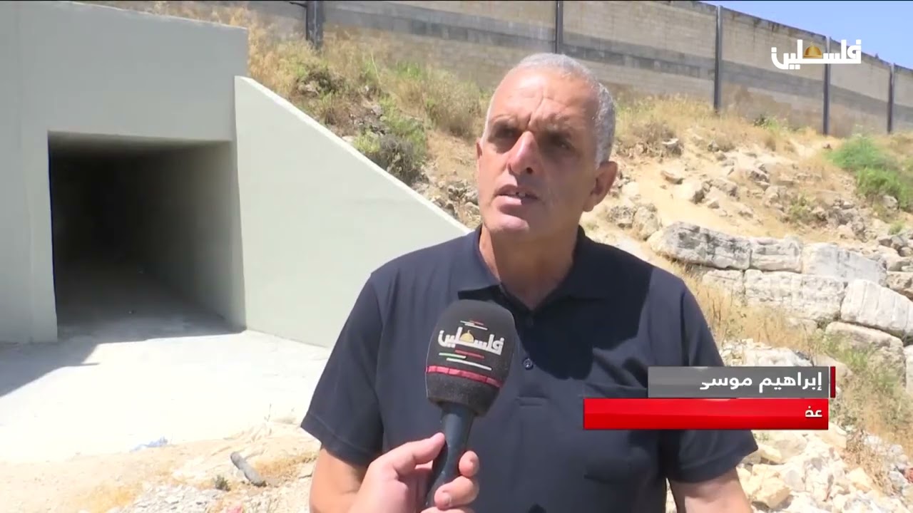 مستوطنون يجرفون أراضي ويضعون بيتا متنقلا ويغلقون طرقا زراعية في بلدة الخضر