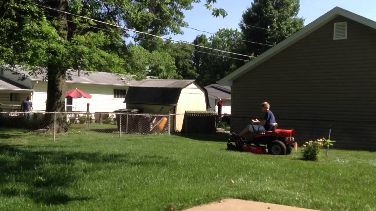 Mowing with my ariens zoom 34