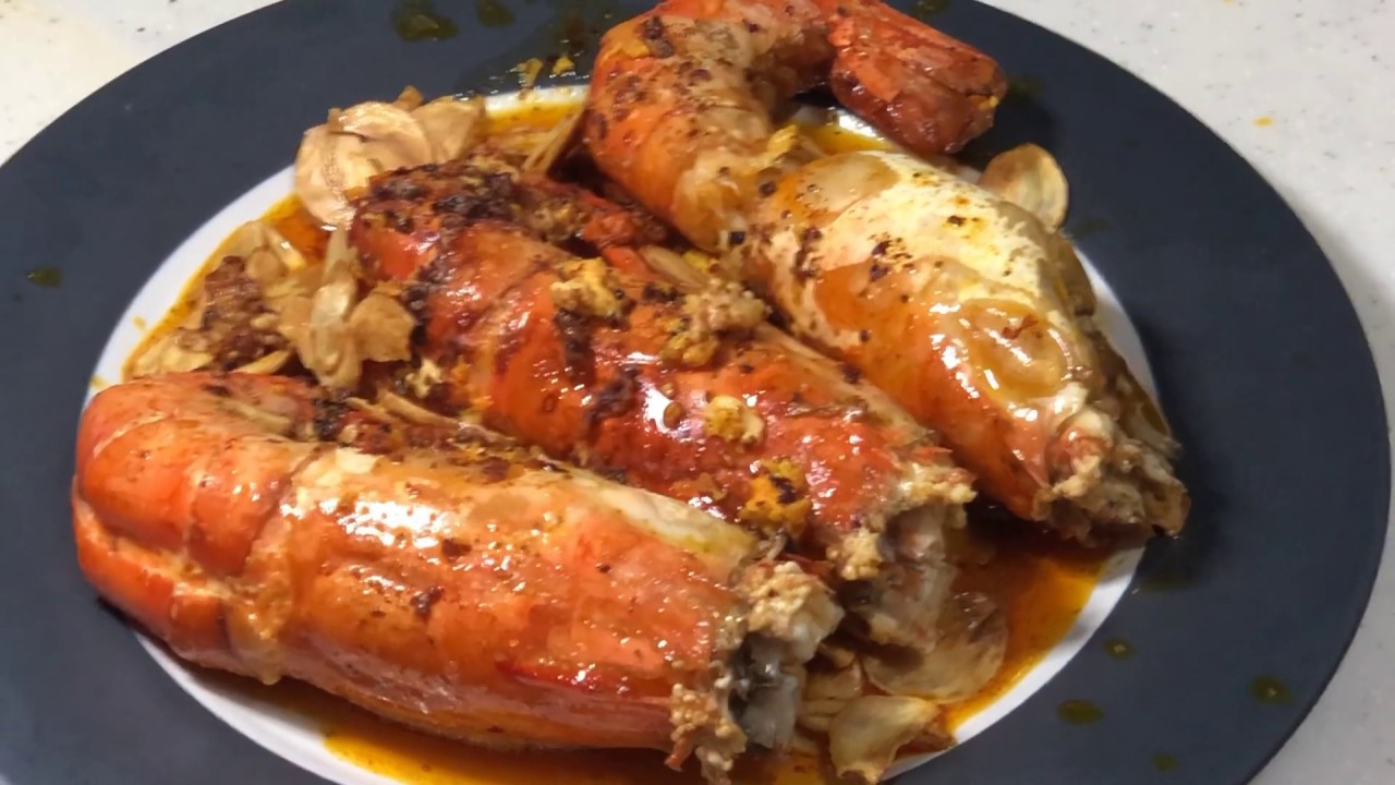 Mark Wein ate this dish in Sri Lanka. Garlic butter giant fresh water prawns 奶油蒜米半煎炸大河虾