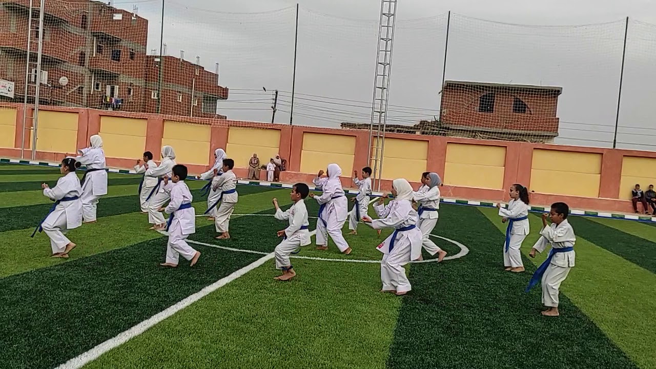 الحزام الأزرق 2 في اختبار لاعبي ولاعبات أكاديمية كاراتية مركز شباب صراوة السبت2020/12/12 بملعب صراوة