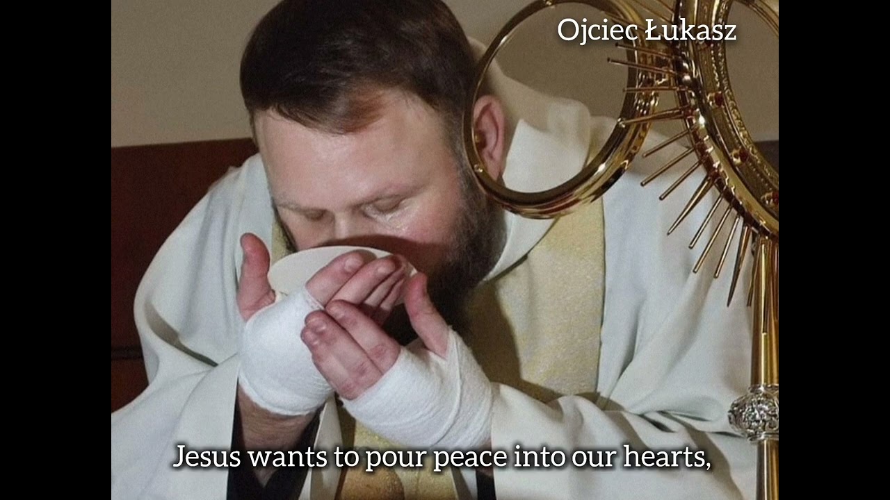 Przyjmujcie Jezusa na klęcząco. Przyjmujcie Go do ust. To jest naprawdę żywe ciało Jezusa- o.Łukasz 
