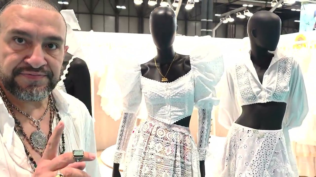 La reina Letizia vestida por el artesano de Ibiza, Tony Bonet. Medalla de oro del Consell de la isla