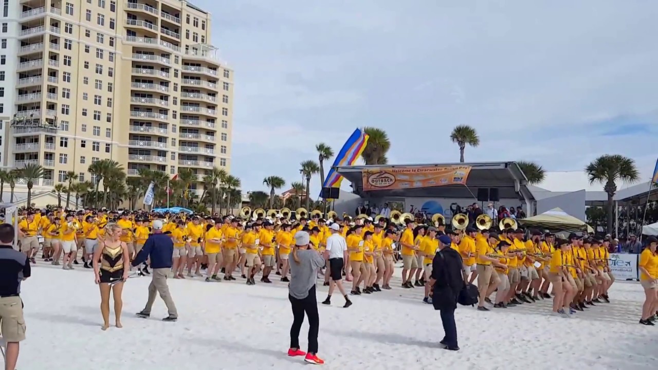 Outback Bowl Clearwater Beach Day Florida vs Iowa  #OutbackBowl 🏈 #FootballinParadise