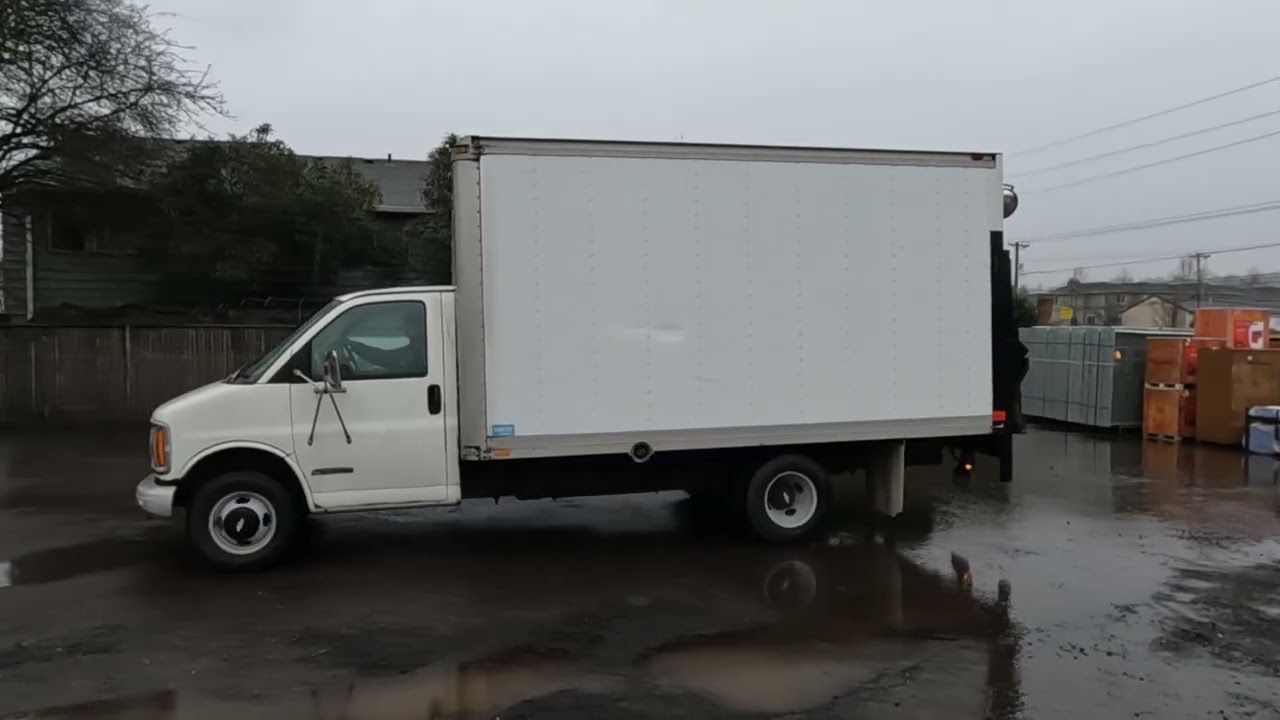 1999 CHEVROLET 3500 BOX TRUCK (1527)