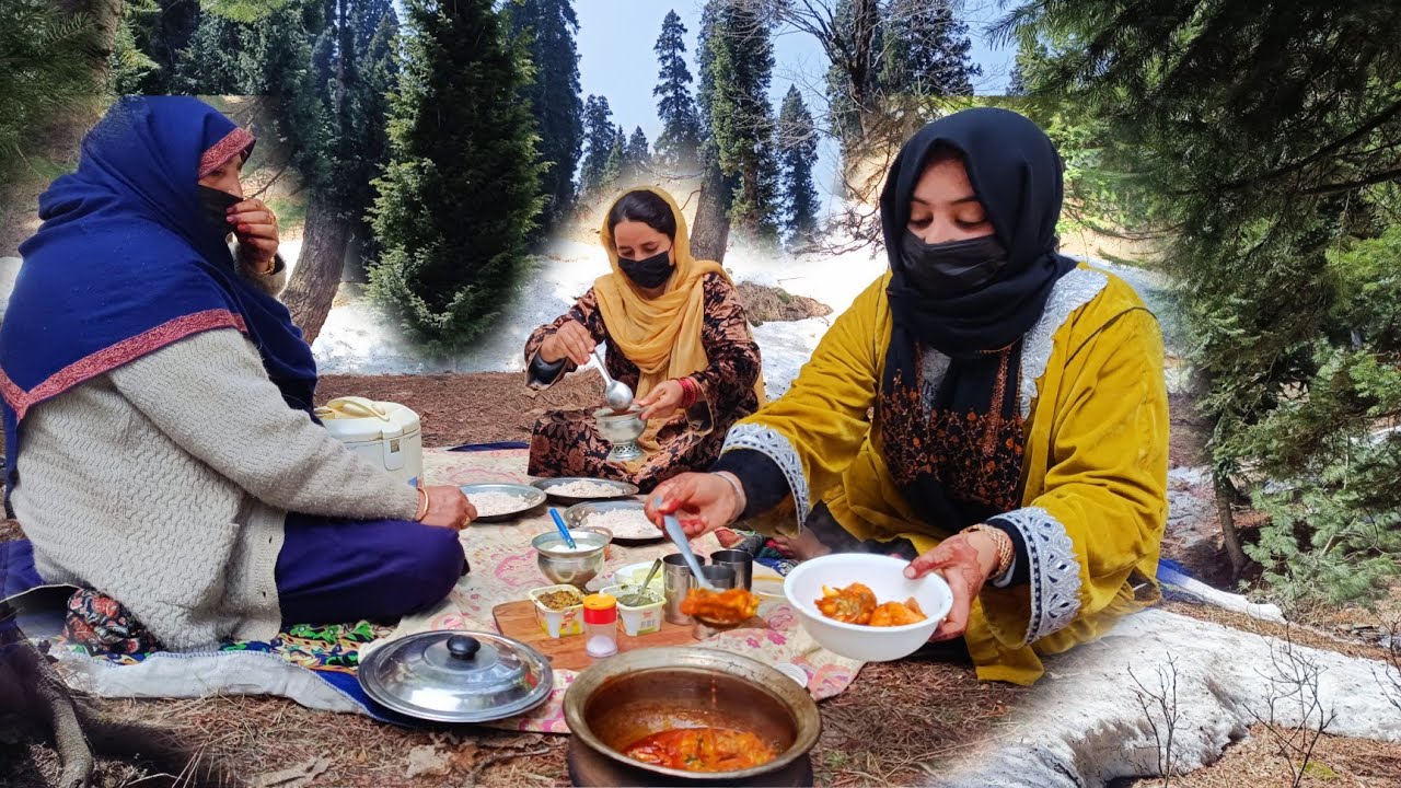 Eid K Dusre Din Pe Picnic🥰| Itni Barf🥶| Badi Sister Aur Saas ne Kiya Enjoy