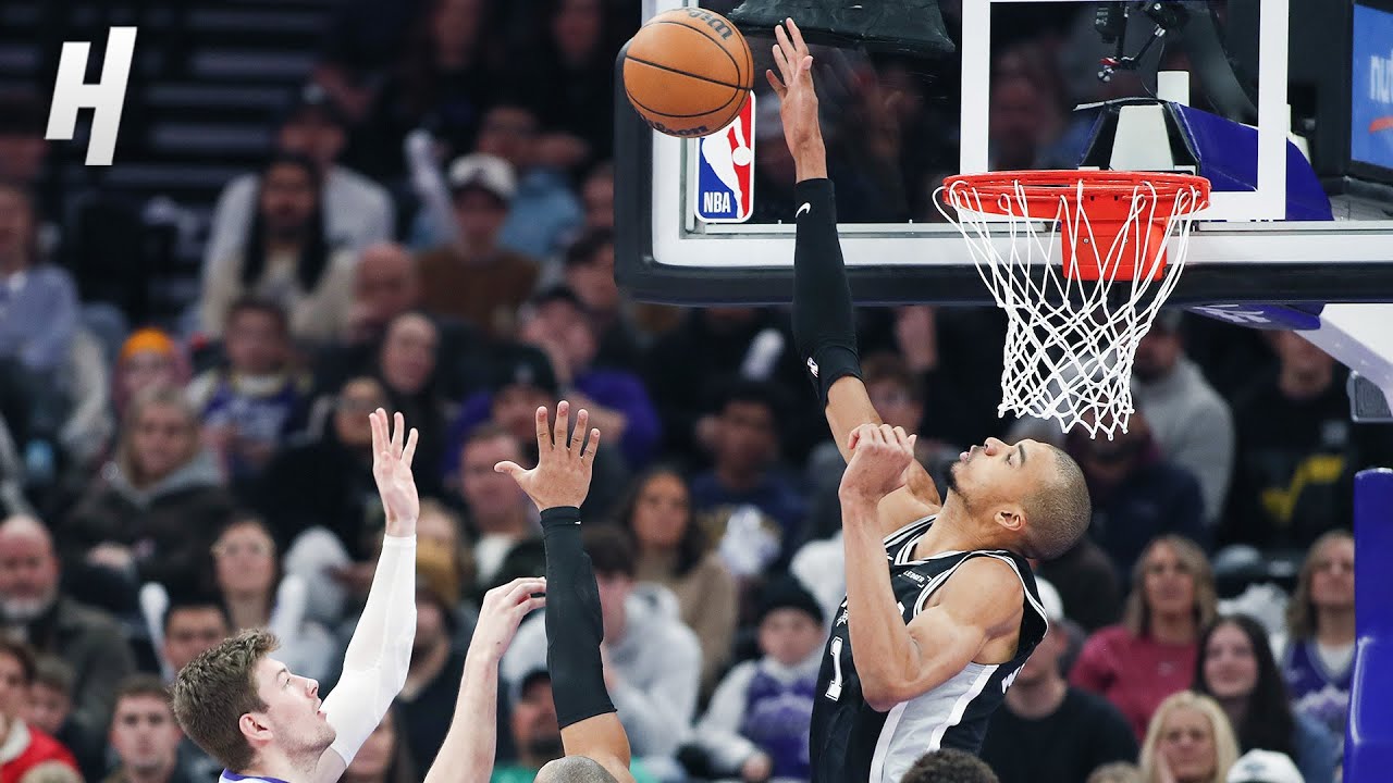 Wemby with a RIDICULOUS SNATCH BLOCK! 🤯