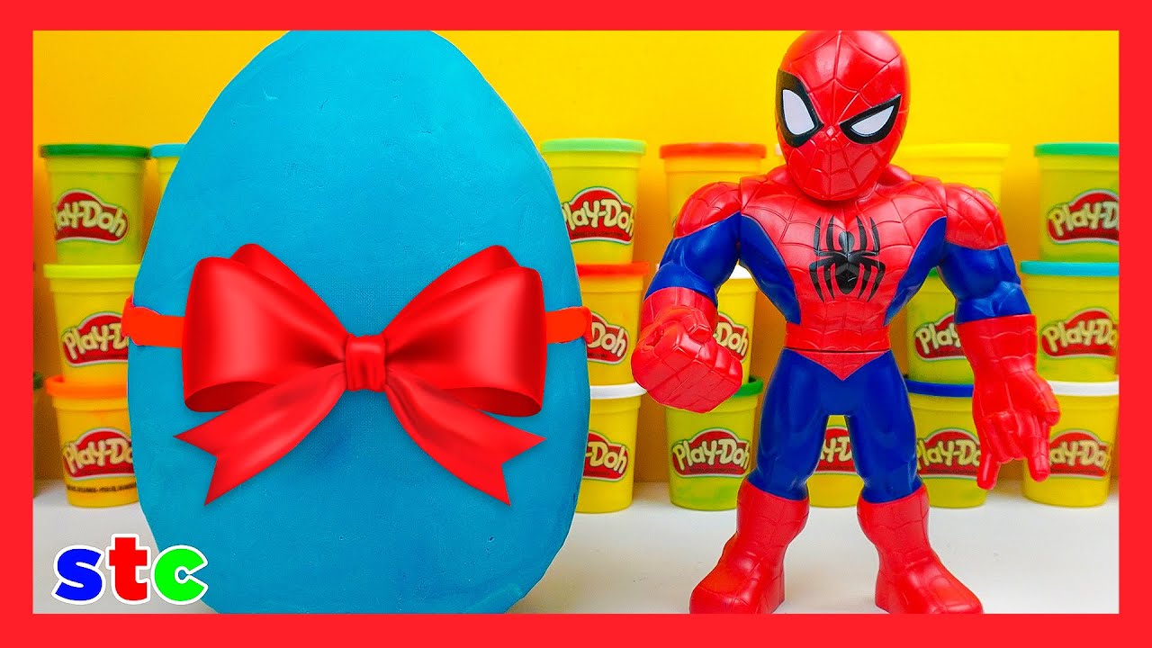 El HOMBRE ARAÑA recibe una SORPRESA 🎁 de Woody de TOY STORY 4 Es Un Huevo Gigante Sorpresa