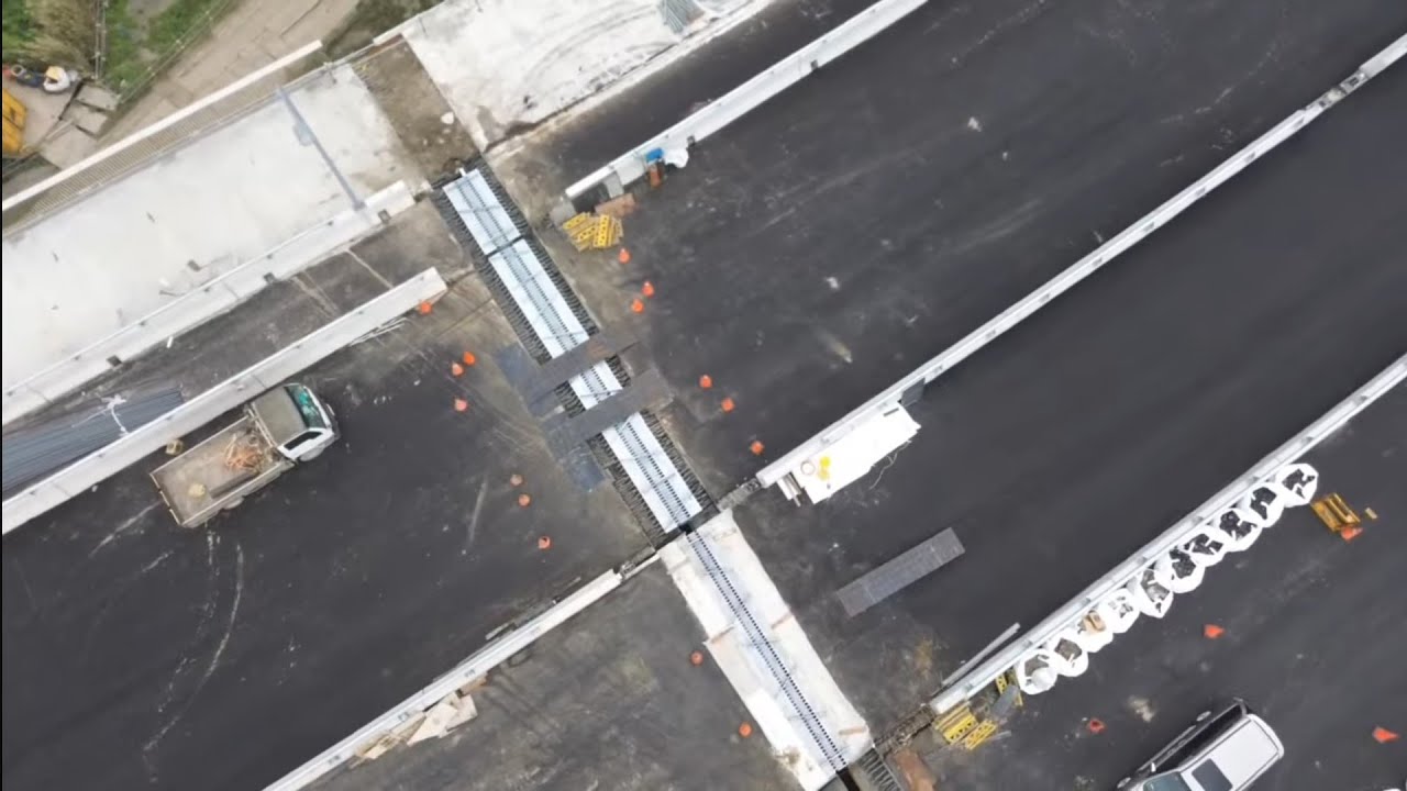 2026.02.11  淡江大橋 八里端 外側行人自行車道路面打磨施工 施工概況近距觀察 空拍 LIVE 直播