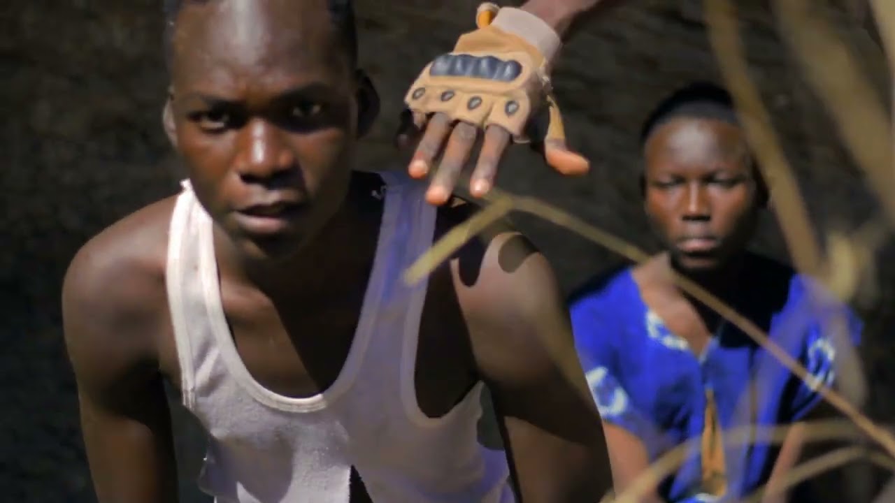 AYITA YA SAKE SAKE SABON VIDEO ME TAKEN ( AREWA) SHI DA Y.DAN UMMA , ya nuna yadda arewa San tsaro.