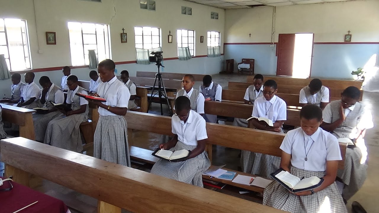 WASICHANA Mlioitwa kuwa MASISTA, Mnakaribishwa SHIRIKA la MABINTI wa MARIA