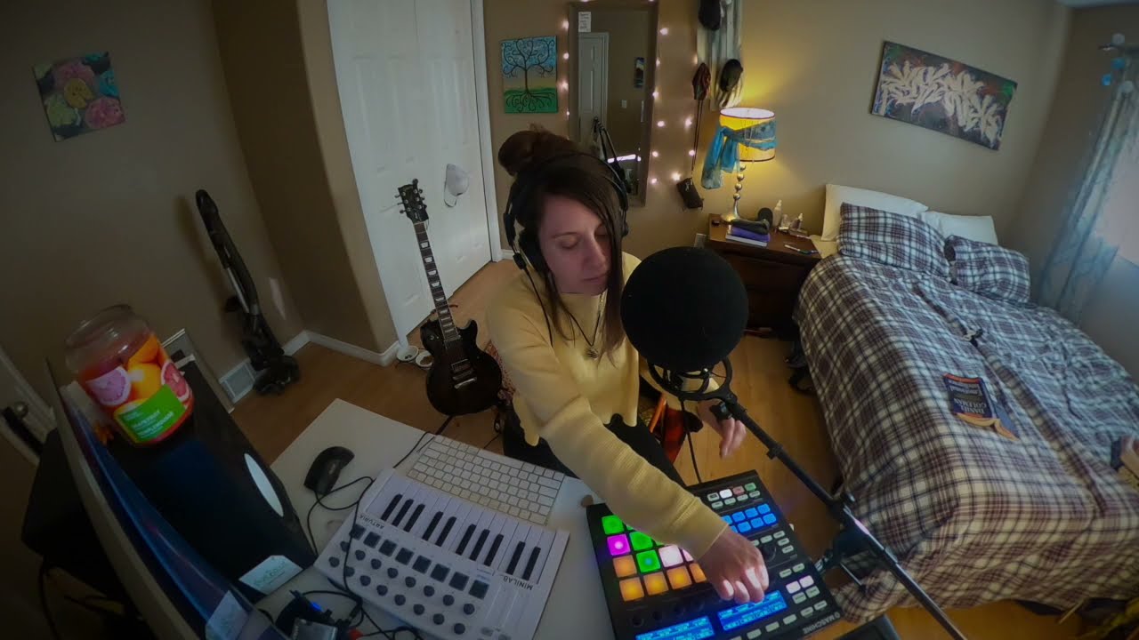 Rachel Geek - Need Nothing (live looping with Ableton Live and Maschine and Arturia Mini lab mk2)