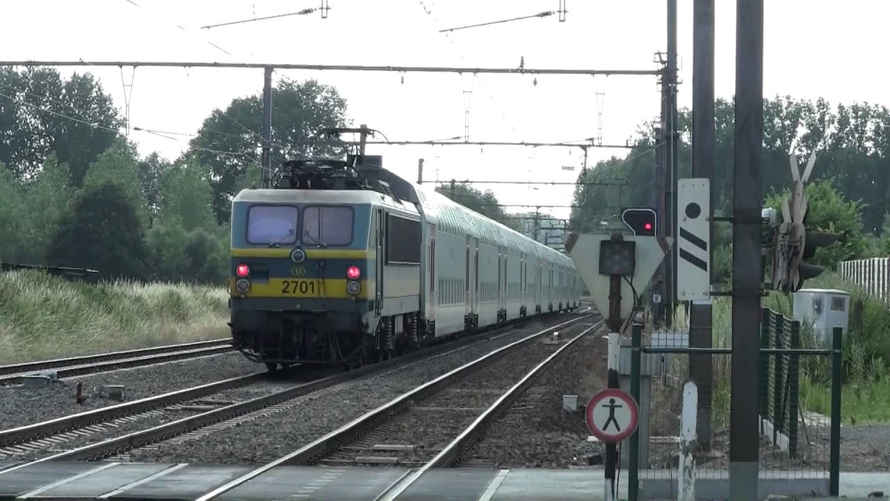 Treinen op station Burst - 24/07/2013