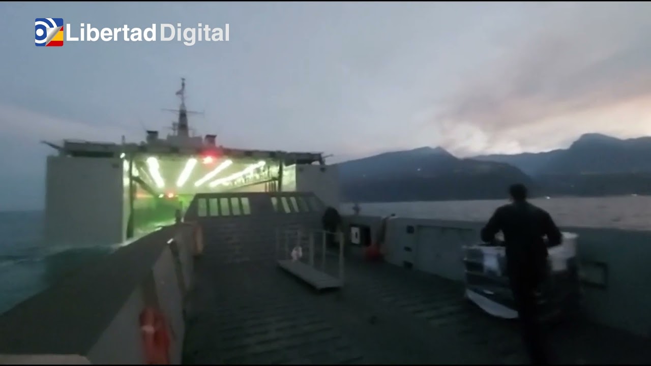 La Armada inicia el traslado de agricultores a sus fincas por mar en La Palma