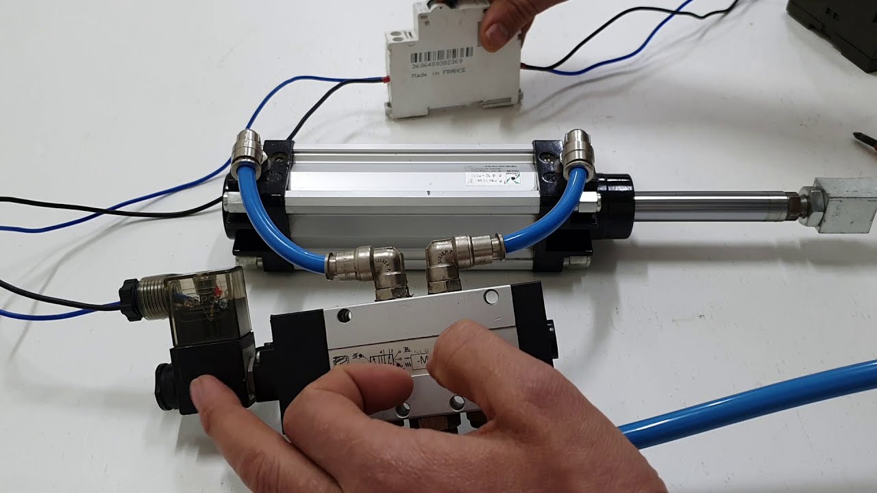 Principe de fonctionnement d'un distributeur pneumatique et vérin double effet # youssef technicien