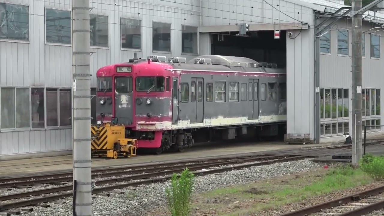 「プロジェクト115」が始動され、車体全体がパテ処理だらけで、只今、長電テクニカルサービス屋代工場にて、絶賛塗装作業中！の、しなの鉄道115系S9編成。