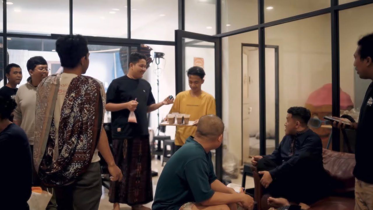 dari kost the raid sampe kantor wanitok | persiapan podcast ngassoy | iqbal mampir warkop polim
