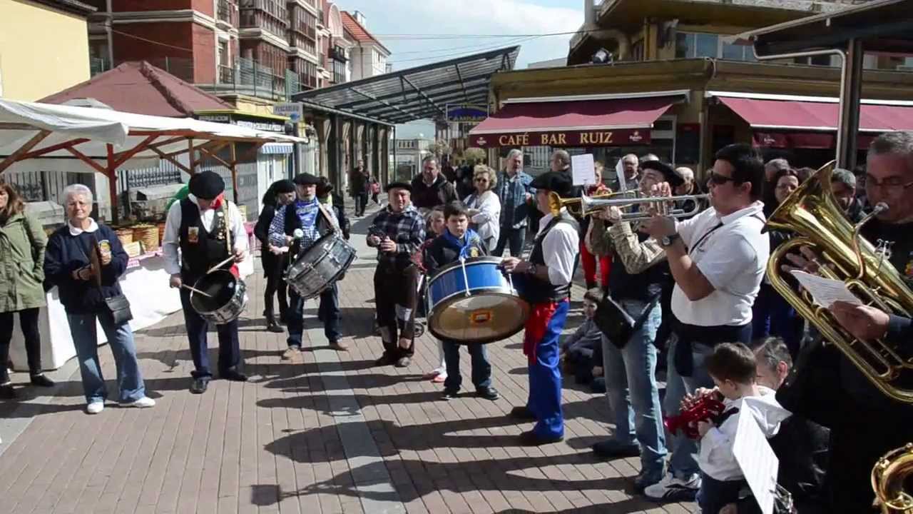 Mercado y folklore de Cantabria en El Astillero
