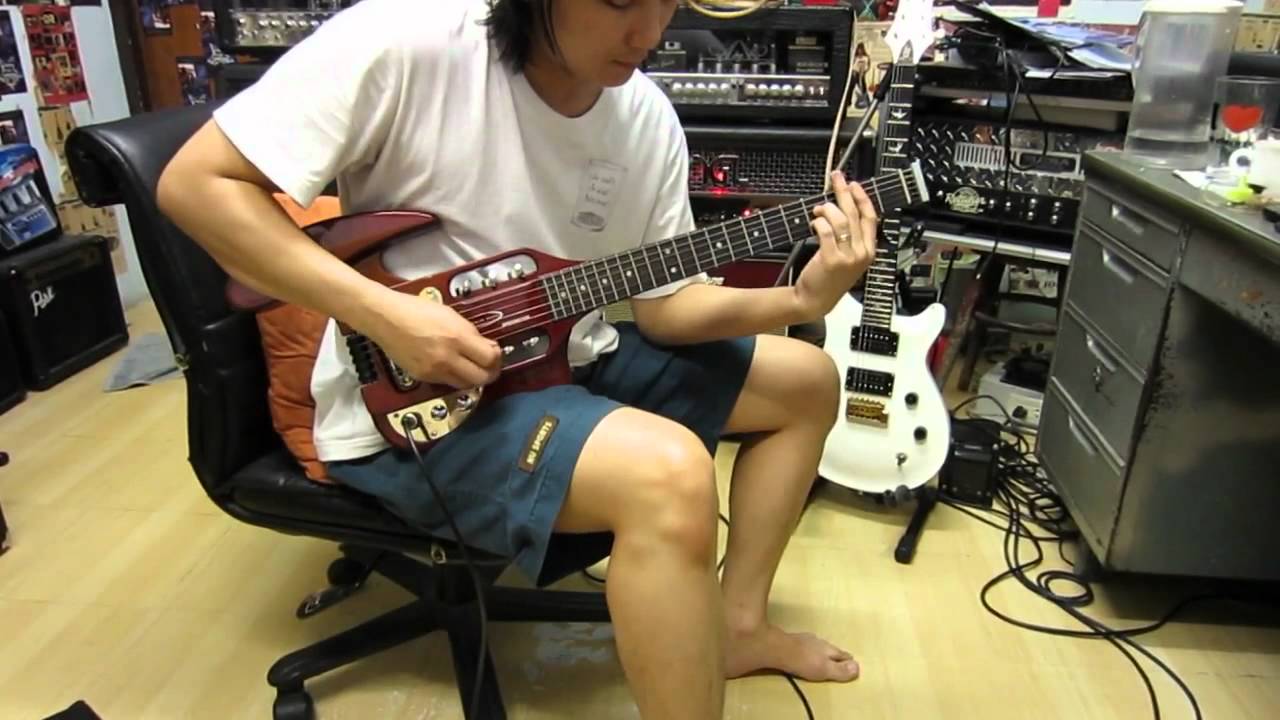 Traveler Speedster Guitar