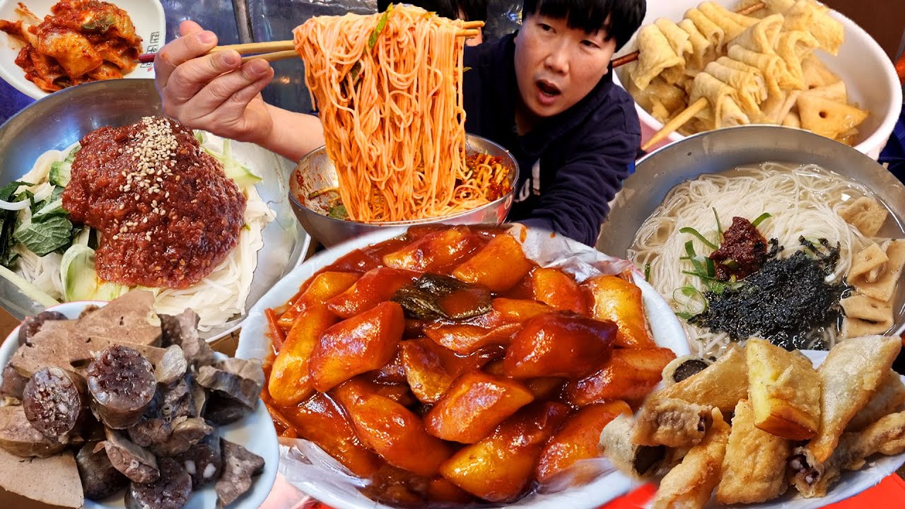 길거리 포장마차 잔치국수 비빔국수 떡볶이 튀김 순대 털고 떡볶이 어묵 또털기..