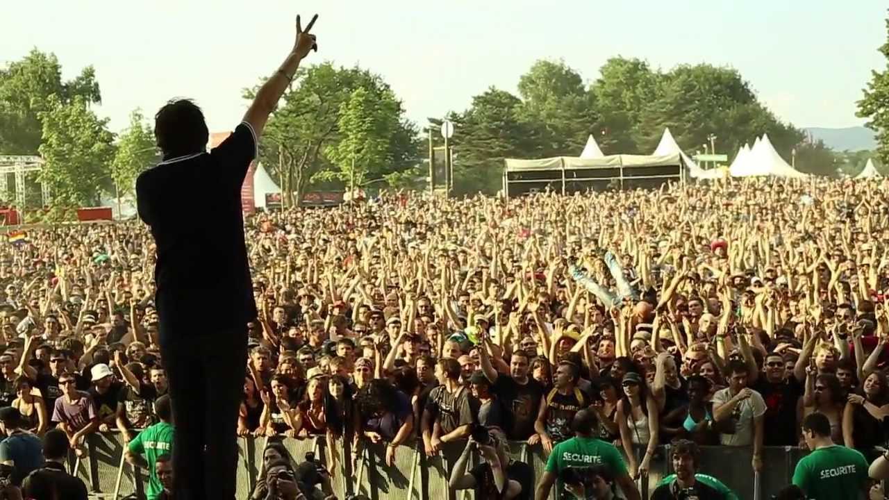 Mass Hysteria - 