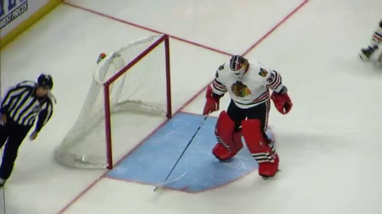 Scott Darling warms up at the Blackhawks @ Senators hockey game