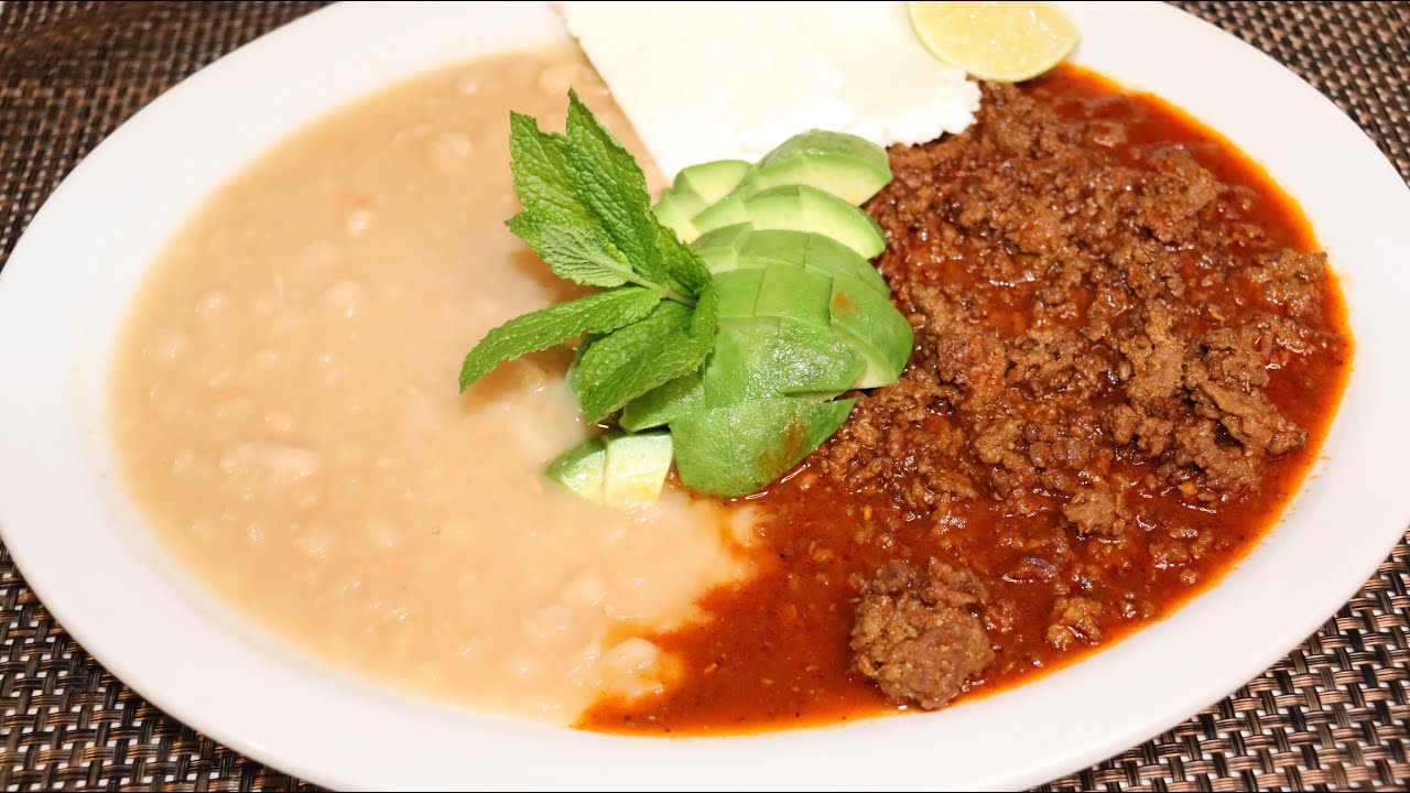 Picadillo de res en chile Guajillo
