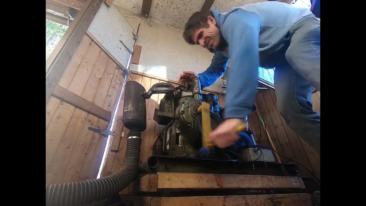 Cold Start of a Hatz Diesel by Hand