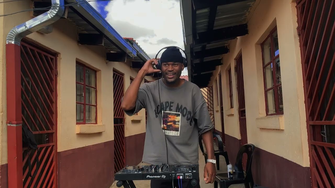 KWANELE GUMA | CHILLED AFROHOUSE + 3STEP + SA THROWBACK  MIX (Phuthaditjhaba, Free State)