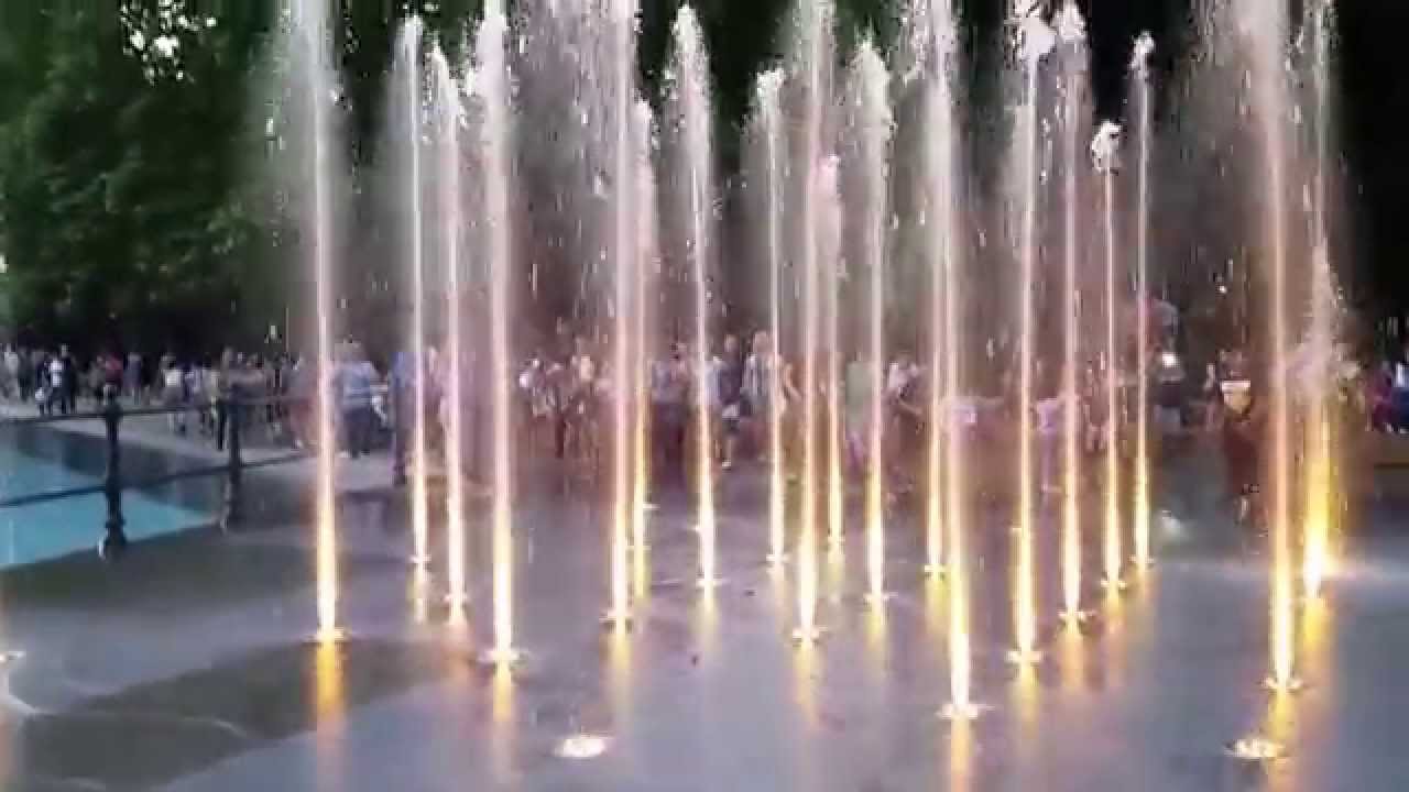 The new singing fountains in Plovdiv during the night 01 (1)